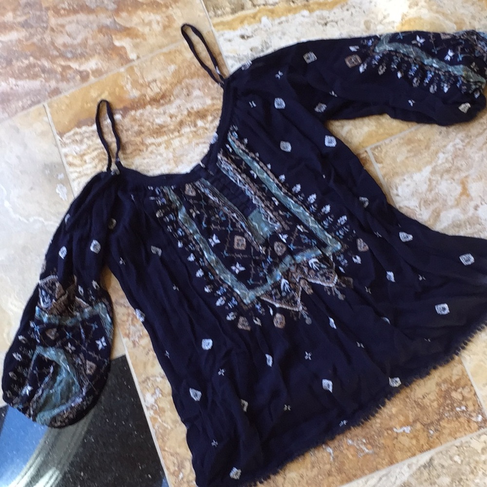 Ecoté Urban Outfitters Navy gauze coldshoulder top